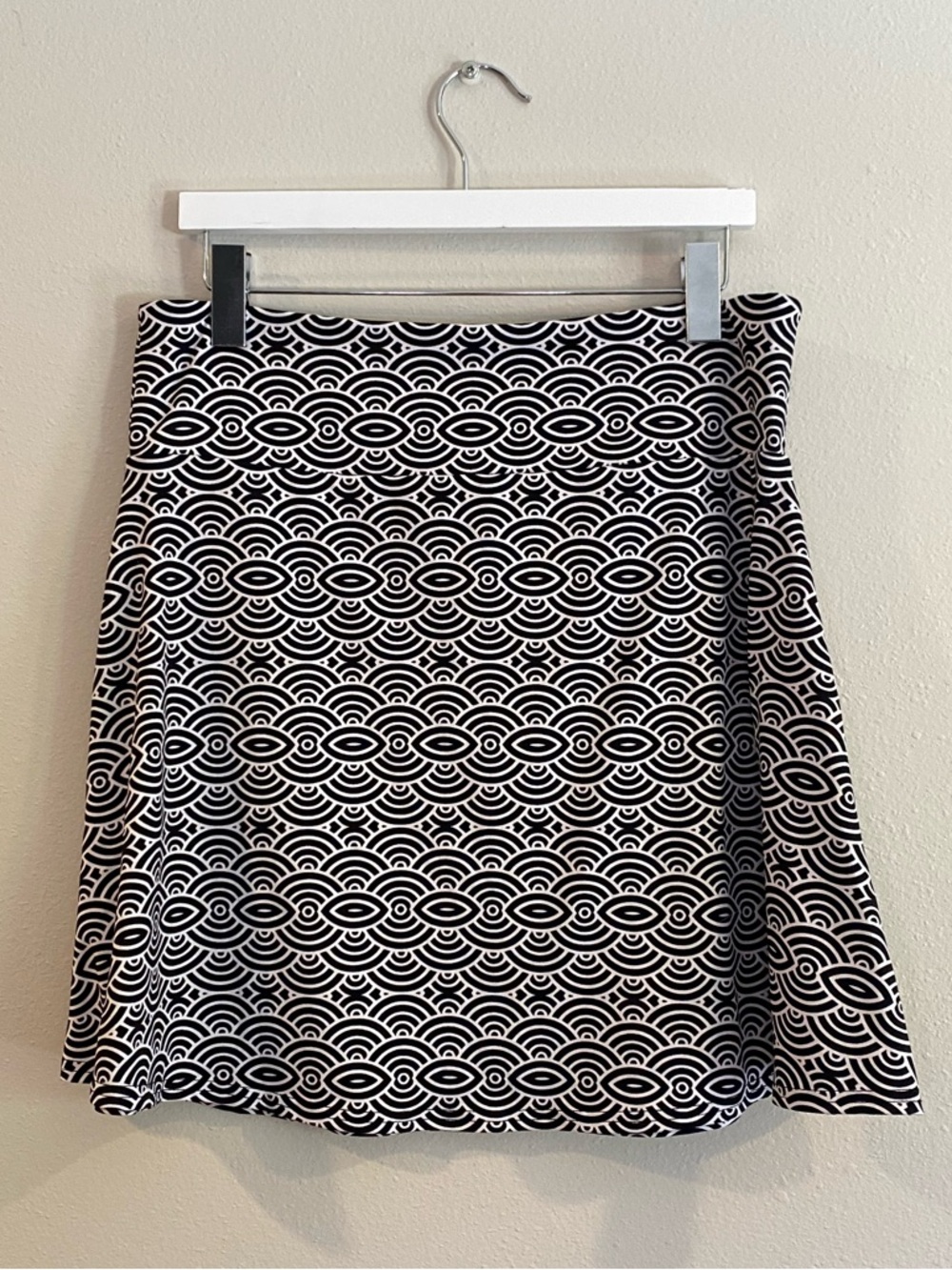 Soybu Sport Skirt Sz Large Black & White Geometric Scallop Print Athletic Sporty - Picture 8 of 8